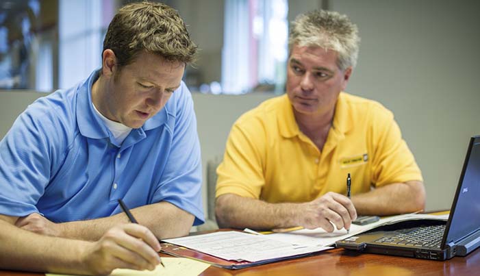 Cat-Financing-customer-with-dealer